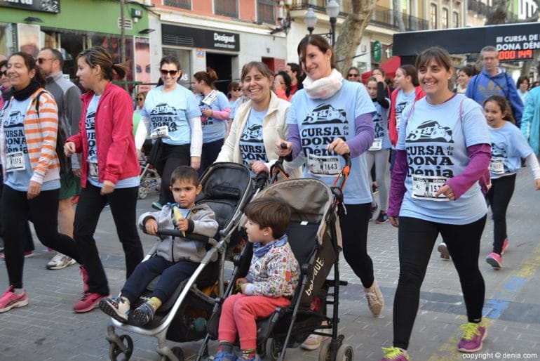 III Cursa de la Dona Dénia - Salida de los participantes