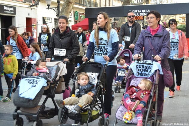 32 iii cursa de la dona denia salida de los participantes