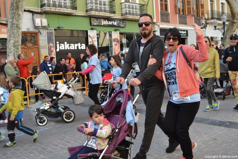 III Cursa de la Dona Dénia - Salida de los participantes