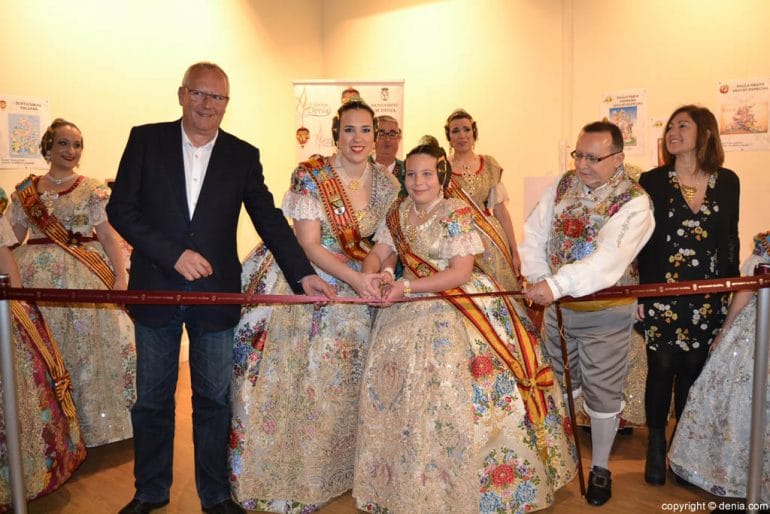 las falleras mayores de Dénia inauguran la exposició del Ninot 2017