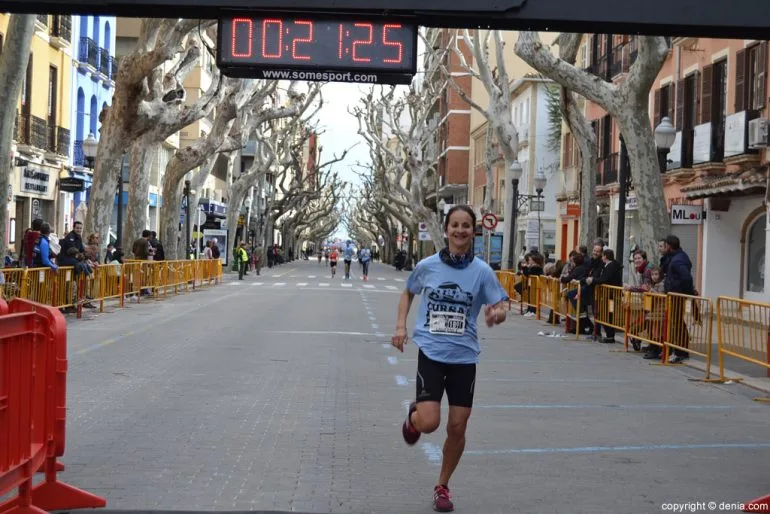 III Cursa de la Dona Dénia - Llegada de corredores
