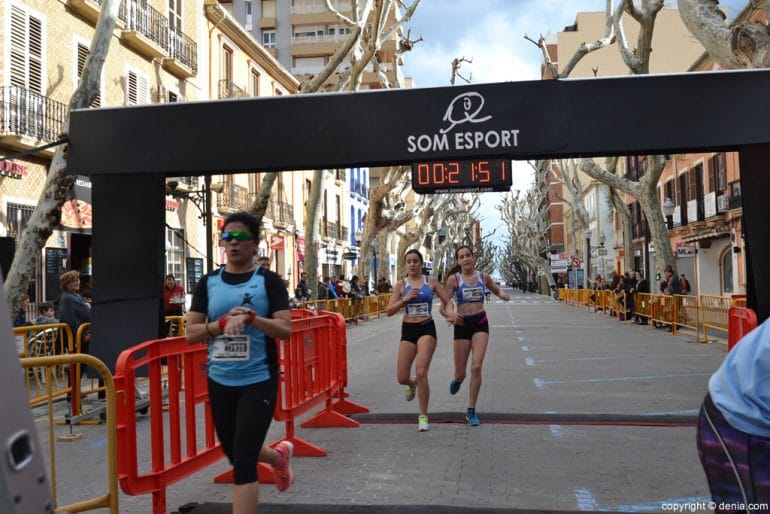 III Cursa de la Dona Dénia - Llegada de corredores