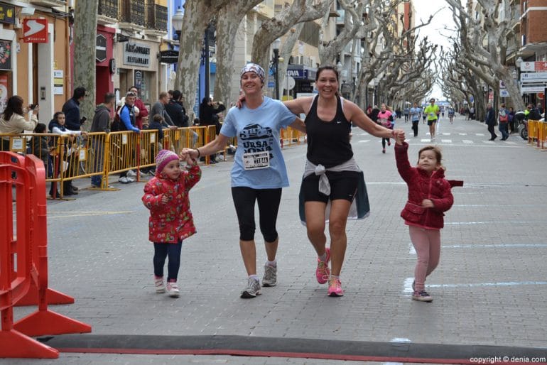 III Cursa de la Dona Dénia - Llegada de corredores