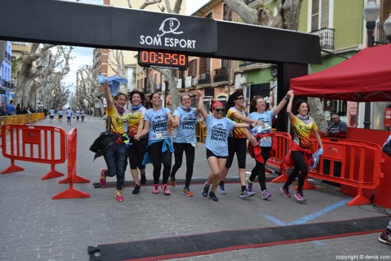 III Cursa de la Dona Dénia - Llegada de corredores