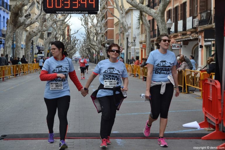 III Cursa de la Dona Dénia - Llegada de corredores