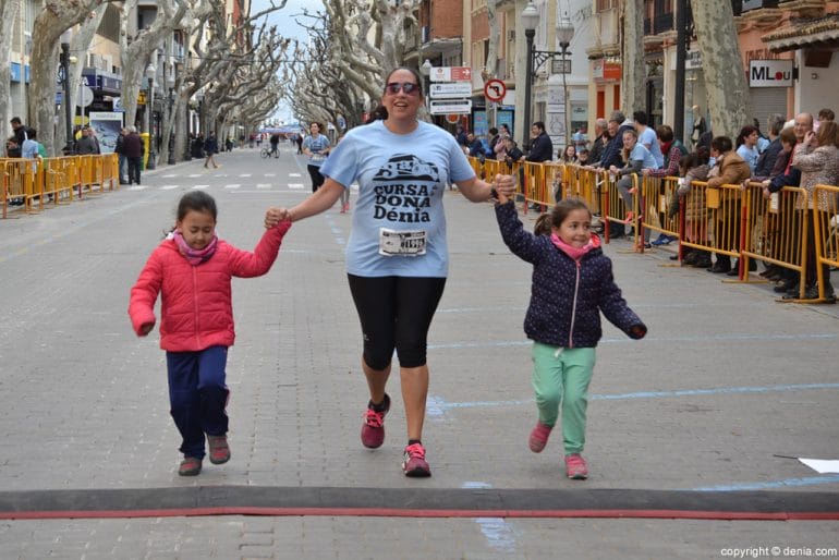 III Cursa de la Dona Dénia - Llegada de corredores