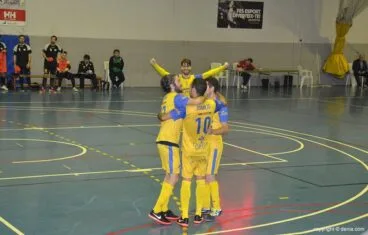 alegria dianense tras marcar un gol