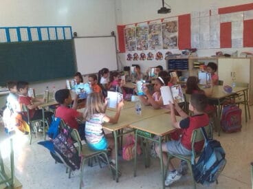 alumnos en el colegio cervantes