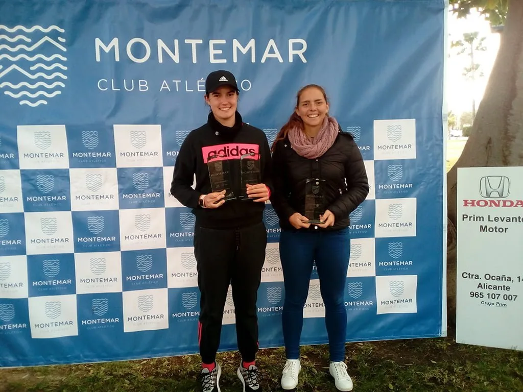 Las tenistas dianenses Andrea Redondo y Silvia Bordes triunfadoras en Alicante 1 andrea redondo y silvia bordes con sus trofeos