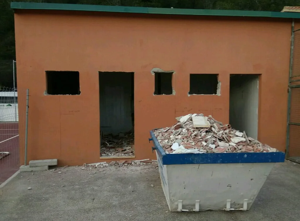 aseos del polideportivo de Jesús Pobre