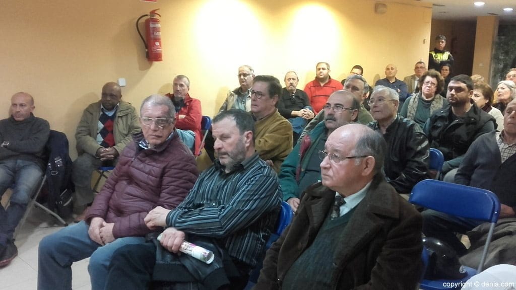 asistentes a la reunion de barrio del oeste