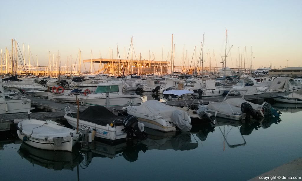 atardece en el puerto
