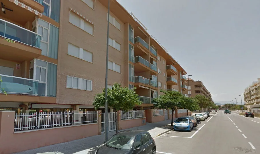 Los bomberos rescatan a una vecina atrapada en el ascensor de un bloque de apartamentos de Dénia 1 calle dels furs