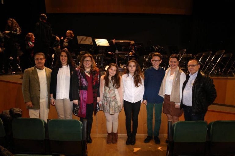 Cargos de Baix la Mar tras el concierto de la Banda