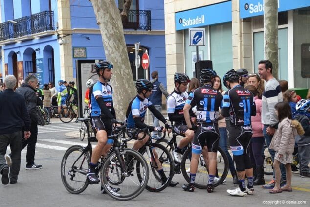 ciclista del grupo velosol cc denia