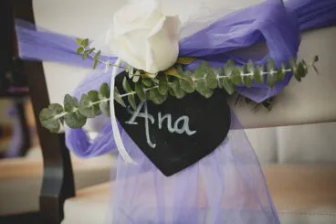 Decoración silla Floristería Azahar