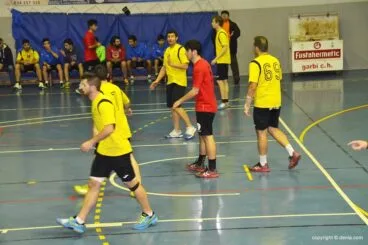 defensa del garbi denia durante un partido