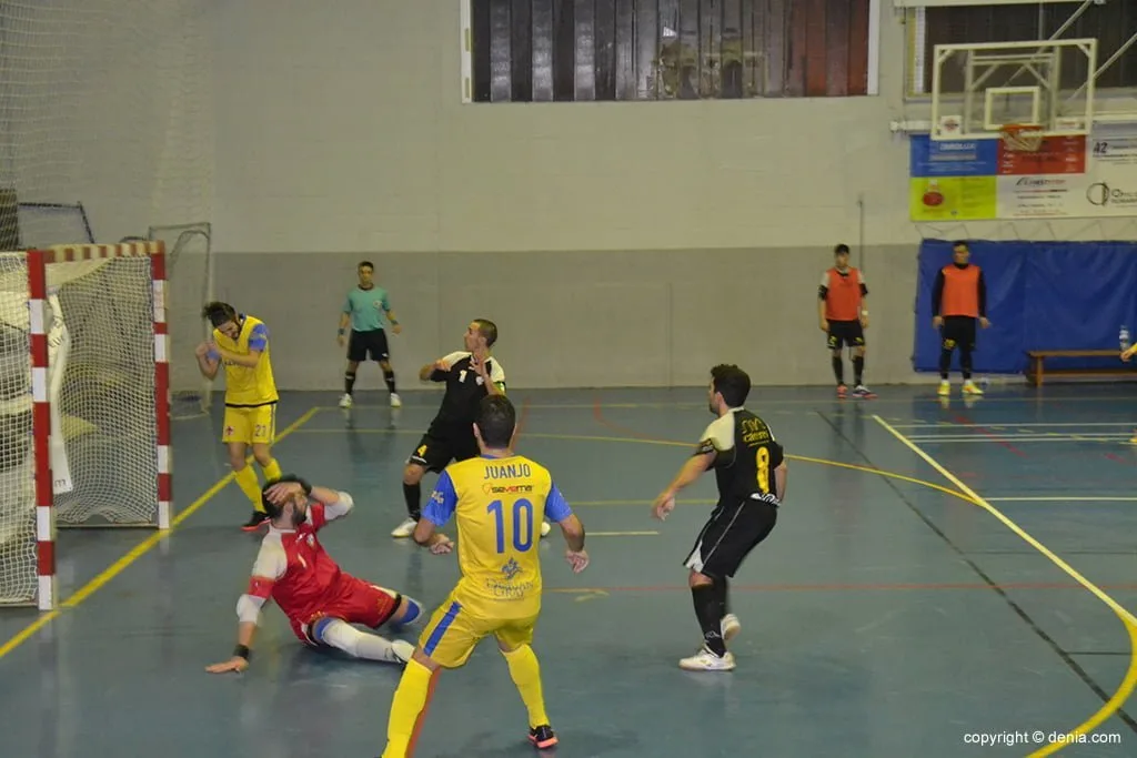 el denia futsal a punto de marcar