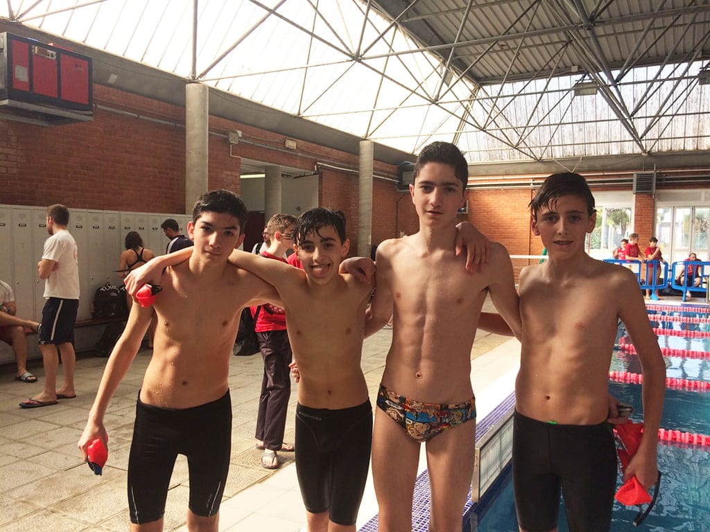 equipo de relevos 4x100 del aquatic les marines