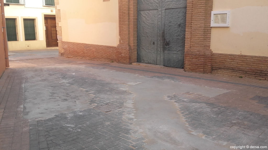 Estado del suelo en la calle Sant Narcís