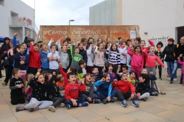 Grupo de jóvenes participantes