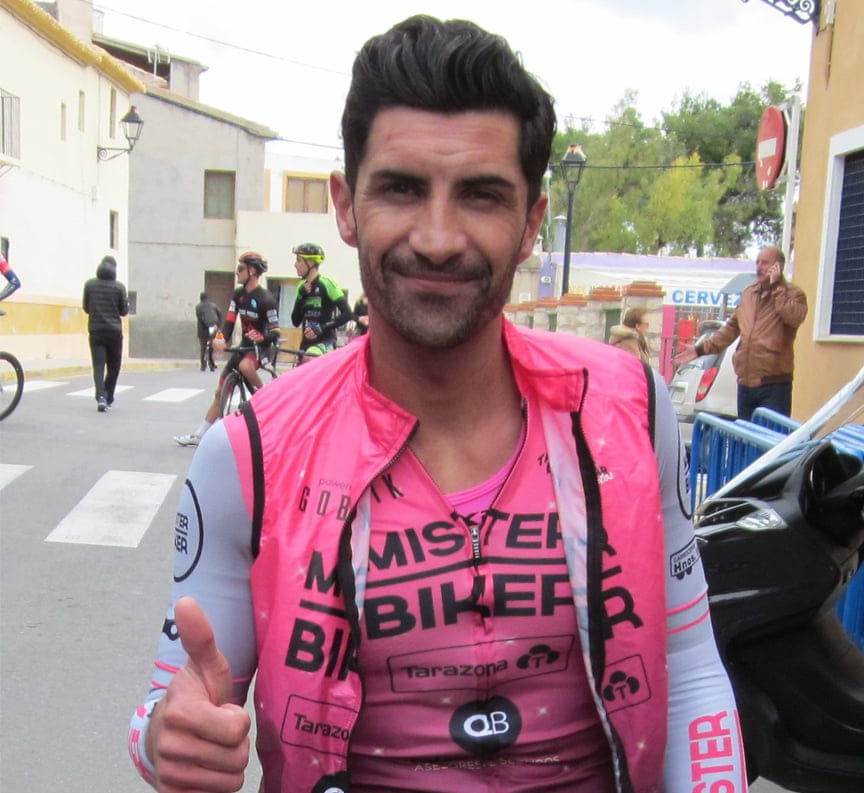 javier benitez ganador de la etapa de villajoyosa