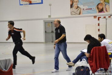 jesus pantojo dirigiendo a su equipo