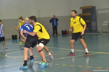 jose sanchez defendiendo con fuerza