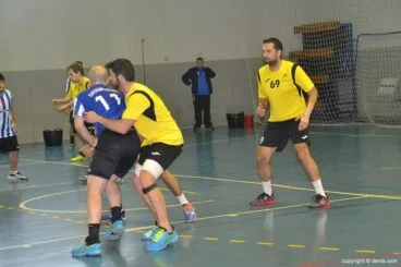 jose sanchez defendiendo con fuerza