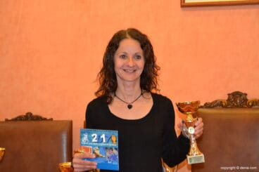 Laurence Rastell con su trofeo