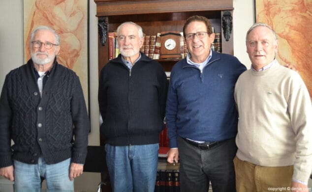 miembros de manos unidas en denia