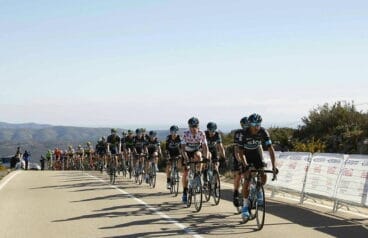 peloton en la volta a la comunitat valenciana