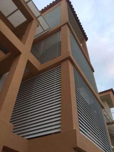 Protección para la lluvia y el viento de Alucardona Pvc y Aluminios Sl