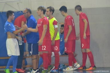 raul gil con sus juveniles tras un partido