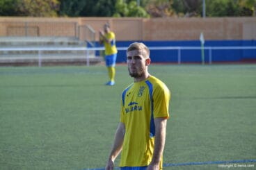 renzo jugador del cd denia