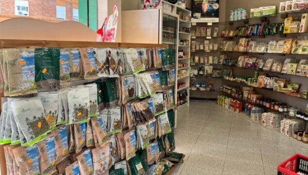 tienda con encanto en una plaza de denia