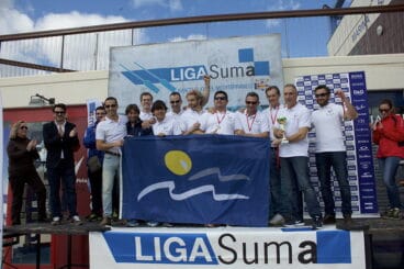 veteranos del club rem marina de denia en el podio