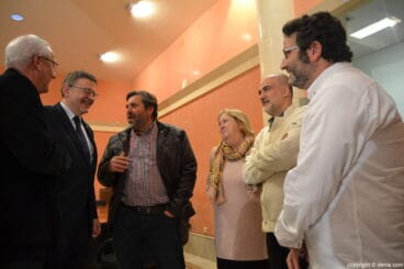 Ximo Puig con algunos concejales de Dénia