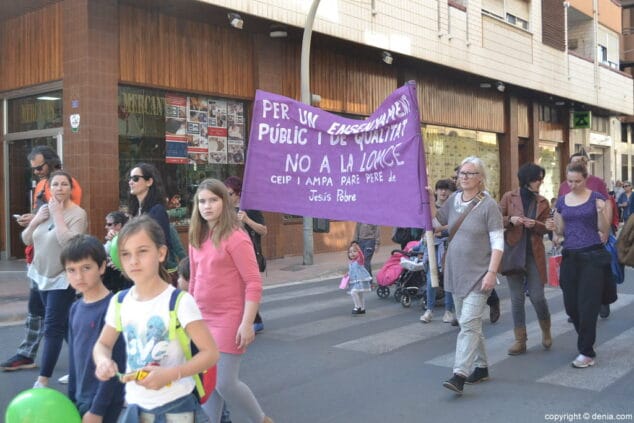 01 ampa del colegio pare pere de jesus pobre en la manifestacion de denia