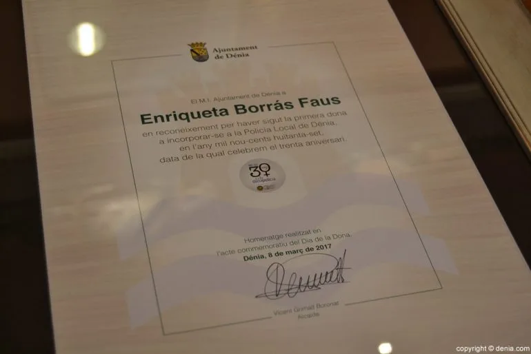 Cuadro conmemorativo para Enriqueta Borrás
