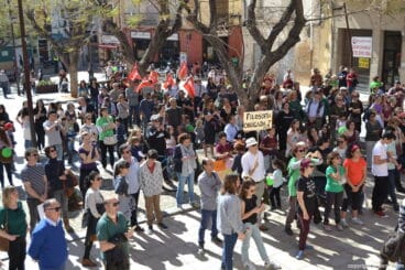 Participantes en la manifestación por la educación en Dénia