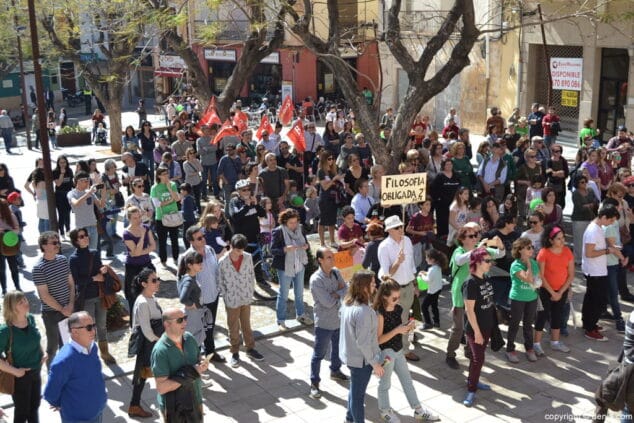 14 participantes en la manifestacion por la educacion en denia