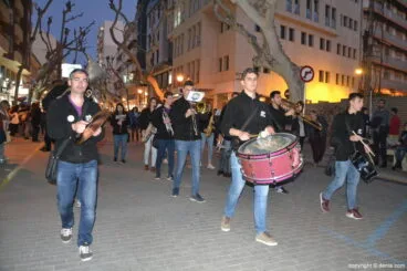 Desfile de bandas Fallas Dénia 2017 – Falla Baix la Mar – Mama’t i Calla