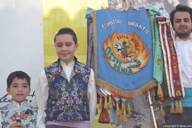 20 dia de la bandera del oeste 2017 nuevos falleros de la comision infantil