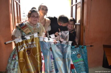 Premios infantiles fallas Dénia 2017 – cargos del Centro en el balcón