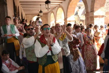 Premios infantiles fallas Dénia 2017 – falleros de Port Rotes celebrando