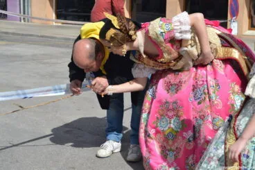 Día de la Bandera del Oeste 2017 – Laura enciende la mecha de la mascletà