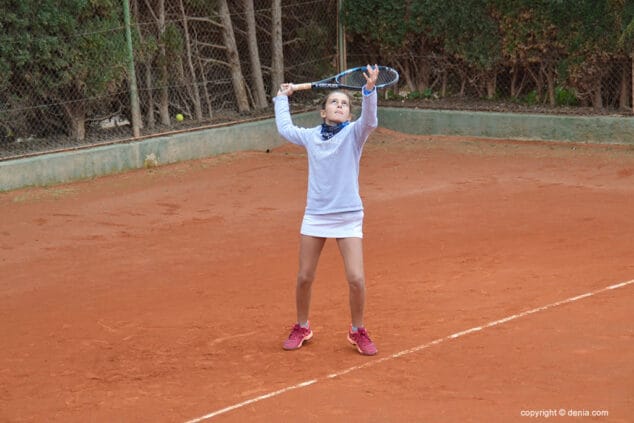 Jornada triunfal para los equipos del CT Dénia que lucharán por ascender a 1ª División 8 angela contri ejecutando un servicio