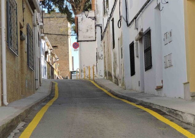 aparcamiento en el barrio de les roques