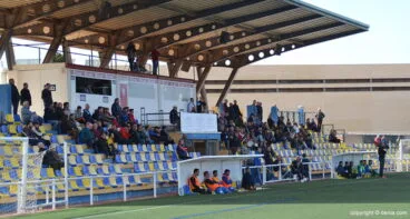 Aspecto tribuna del campo Diego Mena